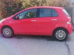 Rot Gebraucht 2011 Toyota Yaris Cool Kleinwagen | 3.200 € (Guter Preis)