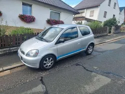 Silber Gebraucht 2001 Toyota Yaris Sol Limousine | 800 € (Fairer Preis)