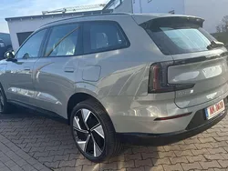 Vapour grey / metallic Gebraucht 2024 Volvo EX90 Performance SUV | 87.890 € (Etwas zu teuer)