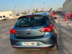 Blau Gebraucht 2014 Opel Astra Selection Limousine | 6.400 € (Etwas zu teuer)