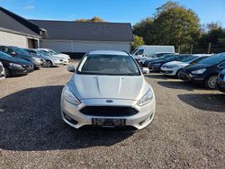 Silber Gebraucht 2016 Ford Focus Trend Limousine | 4.500 €