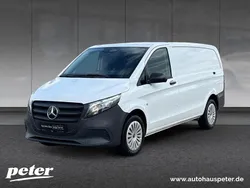 Weiß Gebraucht 2024 Mercedes Vito Van / Kleinbus | 38.663 € (Teuer)