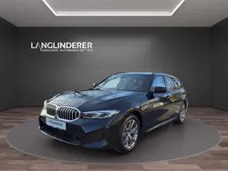 Black sapphire metallic Gebraucht 2023 BMW 330e M Sport Kombi | 41.900 € (Fairer Preis)