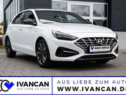 Weiss Gebraucht 2024 Hyundai i30 Limousine | 21.490 € (Etwas zu teuer)