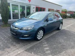 Blau Gebraucht 2015 Opel Astra Edition Kombi | 7.490 € (Etwas zu teuer)