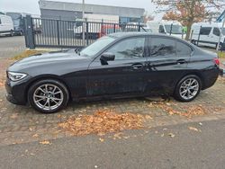 Schwarz ii/bonnet fluid black Gebraucht 2020 BMW 318 M Sport Limousine | 22.999 € (Fairer Preis)