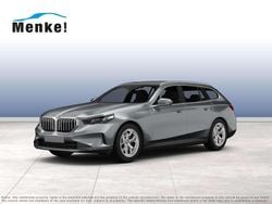 Brooklyn grau metallic Gebraucht 2025 BMW 520 M Sport Kombi | 58.890 € (Superpreis)