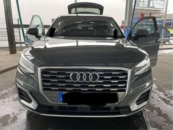 Grau Gebraucht 2018 Audi Q2 Sport SUV | 20.100 € (Etwas zu teuer)