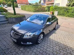 Grau Gebraucht 2011 Opel Insignia Innovation Limousine | 6.390 € (Fairer Preis)