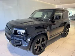 Farbe: schwarz Gebraucht 2022 Land Rover Defender Black Edition SUV | 98.990 € (Superpreis)