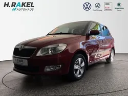 Rot Gebraucht 2014 Skoda Fabia Ambition Limousine | 7.450 € (Etwas zu teuer)