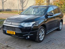 Schwarz Gebraucht 2014 Mitsubishi Outlander P-HEV SUV | 5.700 €