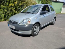 Silber Gebraucht 2002 Toyota Yaris Kleinwagen | 2.222 € (Fairer Preis)