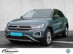 Petroleum blue metallic (metallic) Gebraucht 2024 VW T-Roc Style SUV | 28.441 € (Guter Preis)
