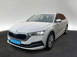 Weiß Gebraucht 2023 Skoda Octavia Style Kombi | 25.920 € (Fairer Preis)