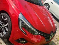 Rot Gebraucht 2021 Renault Clio V Kleinwagen | 12.500 €