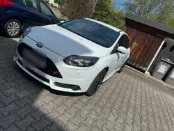 Weiß Gebraucht 2013 Ford Focus ST Limousine | 8.000 € (Guter Preis)
