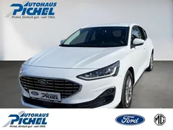 Weiß Gebraucht 2023 Ford Focus Titanium Limousine | 23.990 € (Fairer Preis)