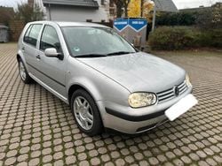 Silber Gebraucht 2002 VW Golf Limousine | 2.999 € (Fairer Preis)