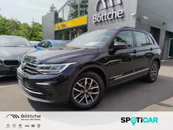 Deep black perleffekt Gebraucht 2023 VW Tiguan Life SUV | 22.780 € (Guter Preis)