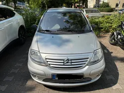 Grau Gebraucht 2003 Citroën C3 Kleinwagen | 2.000 €