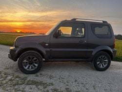 Grau Gebraucht 2016 Suzuki Jimny Comfort SUV | 18.300 € (Fairer Preis)