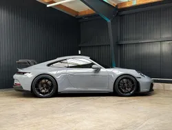 Grau Gebraucht 2024 Porsche 992 | 213.911 € (Fairer Preis)