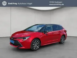 Karminarot metallic, dach schwarz Gebraucht 2022 Toyota Corolla Team Kombi | 23.990 € (Fairer Preis)