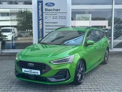 Grün Gebraucht 2024 Ford Focus ST Limousine | 34.900 € (Fairer Preis)