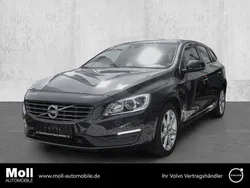 Grau Gebraucht 2018 Volvo V60 Momentum Kombi | 19.380 € (Fairer Preis)