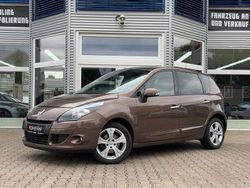 Braun Gebraucht 2011 Renault Scénic III Dynamique Van / Kleinbus | 6.490 € (Fairer Preis)