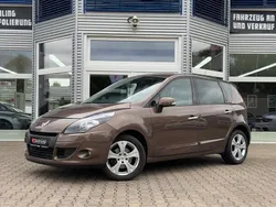 Braun Gebraucht 2011 Renault Scénic III Dynamique Van / Kleinbus | 6.990 € (Fairer Preis)