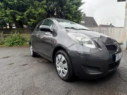 Grau Gebraucht 2009 Toyota Yaris Kleinwagen | 2.500 € (Guter Preis)