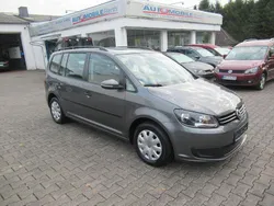 Grau Gebraucht 2014 VW Touran Trendline Van / Kleinbus | 8.500 € (Fairer Preis)