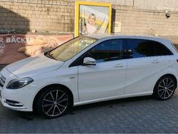 Weiß Gebraucht 2012 Mercedes B200 Van / Kleinbus | 10.550 € (Teuer)