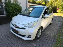 Weiß Gebraucht 2013 Toyota Verso-S Van / Kleinbus | 3.900 € (Superpreis)