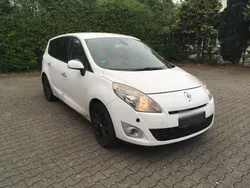 Weiß Gebraucht 2010 Renault Grand Scénic III Dynamique Van / Kleinbus | 2.100 € (Fairer Preis)