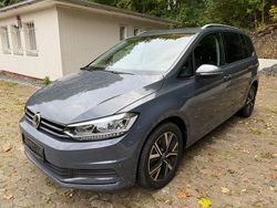 Grau Gebraucht 2023 VW Touran Active Van / Kleinbus | 28.490 € (Guter Preis)