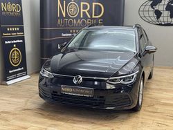 Deep black perleffek (metallic) Gebraucht 2023 VW Golf VIII Life Kombi | 21.699 € (Guter Preis)