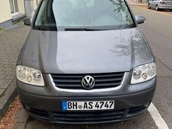 Grau Gebraucht 2004 VW Touran Trendline Van / Kleinbus | 2.700 € (Etwas zu teuer)