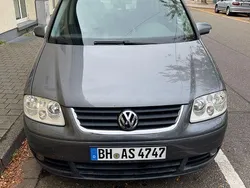 Grau Gebraucht 2004 VW Touran Trendline Van / Kleinbus | 3.550 € (Teuer)