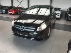 Schwarz Gebraucht 2017 Mercedes B180 Van / Kleinbus | 16.990 € (Fairer Preis)