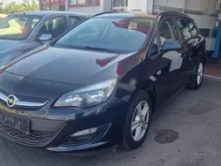 Schwarz Gebraucht 2015 Opel Astra Selection Kombi | 2.980 € (Guter Preis)