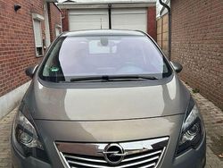 Braun Gebraucht 2012 Opel Meriva Active Van / Kleinbus | 8.000 € (Etwas zu teuer)