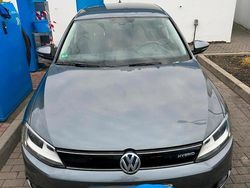 Grau Gebraucht 2013 VW Jetta Hybrid Limousine | 7.400 €