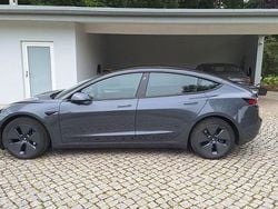 Grau Gebraucht 2022 Tesla Model 3 RWD Limousine | 25.900 € (Guter Preis)