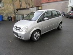 Silber Gebraucht 2004 Opel Meriva Essentia Van / Kleinbus | 2.599 € (Etwas zu teuer)
