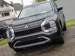 Grau Neu 2025 Mitsubishi Outlander P-HEV Edition SUV | 53.990 €