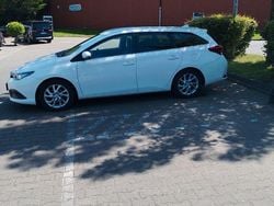 Weiß Gebraucht 2015 Toyota Auris Touring Sports Kombi | 5.900 € (Guter Preis)