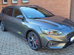 Grau Gebraucht 2021 Ford Focus ST Kombi | 27.500 € (Fairer Preis)
